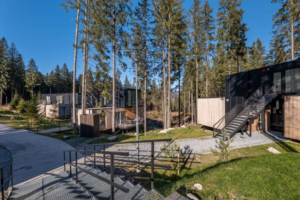Björnson Tree Houses – zakwaterowanie w Jasnej